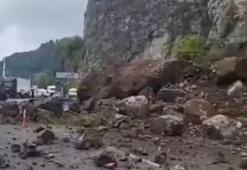 Artvin’de heyelan; sahil yolunda kontrollü ulaşım
