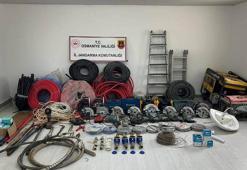 Depremzedelerin köy evlerinden 11 milyon değerinde malzeme çaldılar