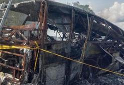 Endonezya'da otobüs ile tanker çarpıştı: 16 ölü, 4 yaralı