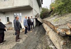 Almus'ta istinat duvarı çöktü
