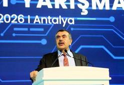 Bakan Tekin, Antalya'da robot yarışmasına katıldı