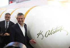 Özgür Özel, SAHA EXPO 2026'yı ziyaret etti