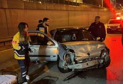Bursa'da bariyerlere çarpan otomobilin sürücüsü yaralandı
