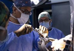 Medicana Ataşehir Hastanesi’nde canlı beyin pili cerrahisi uluslararası katılımla gerçekleştirildi
