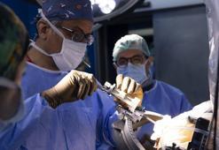 Medicana Ataşehir Hastanesi’nde canlı beyin pili cerrahisi uluslararası katılımla gerçekleştirildi