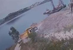 Bodrum’da hafriyat kamyonu deniz kıyısında askıda kaldı: 2 yaralı