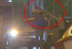 Otomobili durdurup üzerine çıktı; o anlar kamerada