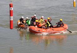 Okul Sporları Rafting Şampiyonası'nda halay ve horon aynı alanda buluştu
