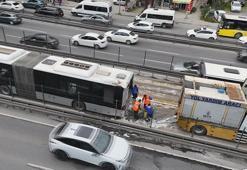 Avcılar'da metrobüste yangın