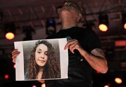 Haluk Levent, konserde Gülistan Doku’nun posterini açıp türkü seslendirdi
