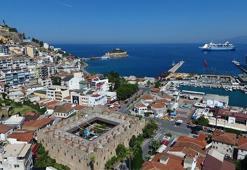 Kuşadası’nda, bayram tatilinin 9 güne çıkarılması turizmcileri sevindirdi