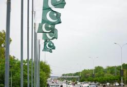 Pakistan'da intihar saldırısı: 12 polis hayatını kaybetti