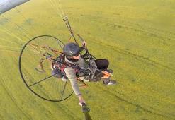 Edirne’nin 'sarı altın çiçeği’ kanola tarlaları üzerinde paramotorla uçtu