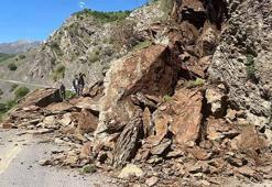 Şemdinli-Derecik kara yolu, heyelan nedeniyle ulaşıma kapandı
