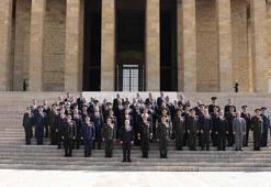 Bakan Güler, OYAK Yönetim Kurulu üyeleri ile Anıtkabir'i ziyaret etti