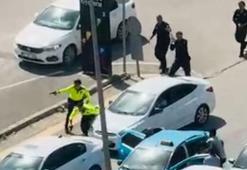 Kız arkadaşı ile taksi sürücüsünü rehin aldı; saldırganların yakalanma anı kamerada