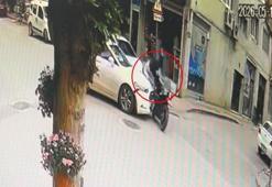 Bursa'da otomobil ile çarpışan motosiklet sürücüsü yaralandı; kaza kamerada
