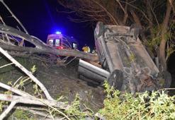 Sivas’ta otomobil yol kenarındaki ağaca çarpıp devrildi: 1 ölü, 4 yaralı