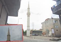 Tavanında çökmeler olan caminin yıkımı yapıldı, geriye sadece minaresi kaldı