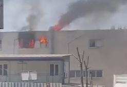 Bayrampaşa'da vitrin mankeni imalathanesinde çıkan yangın söndürüldü