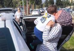 Kapıları kilitlenen otomobilde mahsur kalan Cihan bebeği itfaiye kurtardı