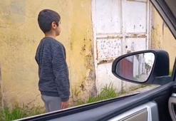 İstiklal Marşı’na yolda eşlik eden Emre’ye ödül