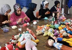 Üniversitelilerin ördüğü amigurumi bebekler, kanser hastası çocuklara hediye edilecek