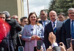 AK Parti'ye geçen Burcu Köksal'a, Afyonkarahisar Belediyesi önünde mehterli karşılama