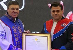 Milli güreşçi Rıza Kayaalp'e fahri doktora ünvanı