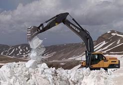 Nemrut Gölü yolunda 10 metreyi bulan karla mücadele çalışması tamamlandı
