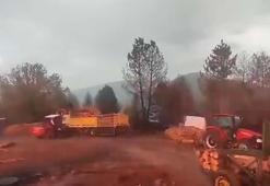 Orman işçilerinin yakınına yıldırım düştü; o anlar kamerada