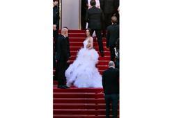 Demet Özdemir Trendyolmilla imzalı elbisesiyle Cannes kırmızı halısında