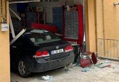 Fren yerine gaz pedalına bastı, ziyarete gittiği arkadaşının iş yerine otomobille girdi