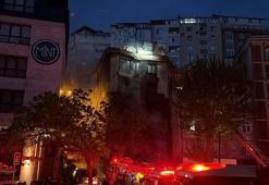Şişli'de motosiklette çıkan yangın, iş yerini ve binanın dış cephesini sardı