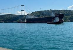 Ukrayna'da drone saldırısına uğrayan Marquise İstanbul Boğazı'ndan geçti; trafik açıldı