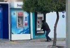 Adana'da ATM'ye taşlı saldırı kamerada