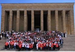Balıkesir Büyükşehir Belediye Başkanı Akın 1071 gençle Anıtkabir’i ziyaret etti