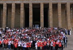 Balıkesir Büyükşehir Belediye Başkanı Akın 1071 gençle Anıtkabir’i ziyaret etti