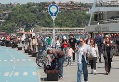 Bebek Sahili’nde piknik yapıp balık tuttular; güneşli havanın keyfini çıkardılar