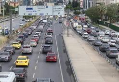 İstanbul'da haftanın ilk iş gününde trafik yoğunluğu yüzde 51 olarak ölçüldü