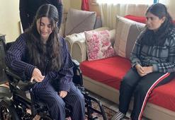 Yıllardır tek sandalyeyi kullanan kardeşler, hediye edilen akülü sandalyeyi de dönüşümlü kullanacak