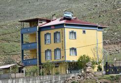 Niğde'nin köyünde Karadeniz'i aratmayan tutku; evin çatısına Anadol yerleştirdi