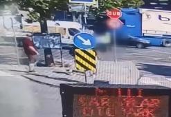 Dolmabahçe’de minibüsün çarptığı kadın trafik polisi ağır yaralandı; kaza kamerada