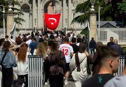 19 Mayıs'ta Dolmabahçe Sarayı'na gelen ziyaretçiler tarihi atmosferi yerinde gördü