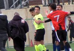 Hakeme yumruk atan futbolcunun takımı, hükmen mağlup sayıldı
