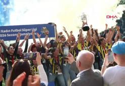Fenerbahçe ArsaVev şampiyonluk kupasını aldı