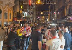 Avrupa Ligi Finali öncesi İstanbul'a gelen İngiliz taraftarlar Taksim'de toplandı