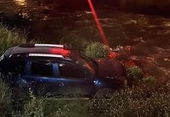 Bursa'da otomobil dereye savruldu, sürücü aracı bırakıp gitti