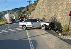 Alkollü otomobil sürücüsü duran otomobile çarptı: 5 yaralı