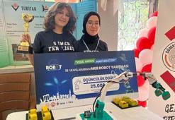 Geri dönüştürülmüş malzemeler ve 3D yazıcı ile geliştirdikleri robot projesiyle 3’üncü oldular